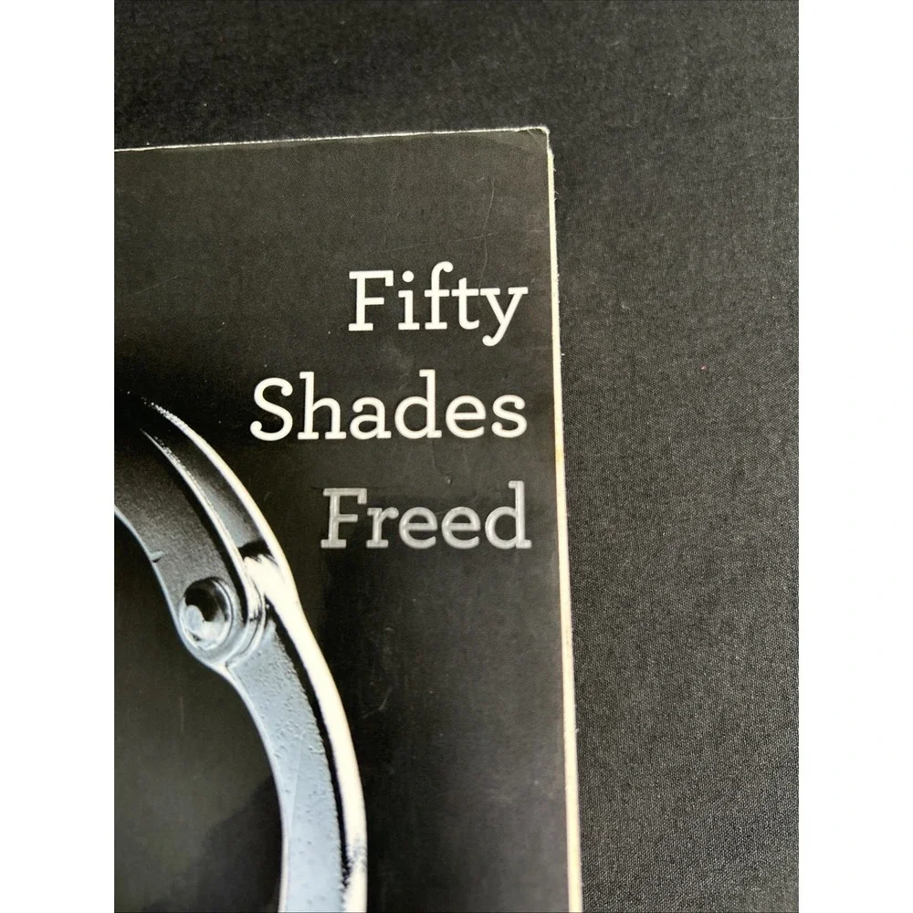Fifty‎ Shades Freed : Book Three of the Fifty Shades Trilogy by E. L. James...